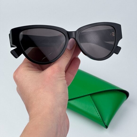 Bottega Veneta Women Black Grey Cat Eye BRAND NEW Sunglasses BV1319S 001 - Picture 1 of 11